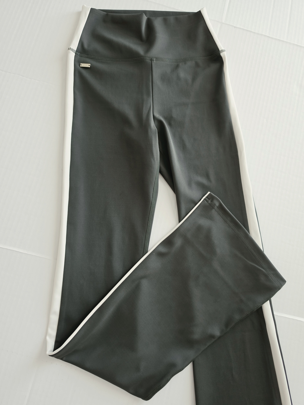 NWT Green LUNE bootcut Leggings with Wide White Side Stripe highwaisted size XS